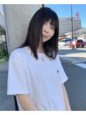 黒髪のぱっつんミディアム