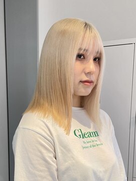 ラフ 新宿(Laff) 新宿 前下がりボブ 切りっぱなしボブ ブリーチカラー ブロンド