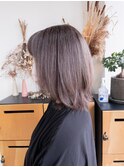 ハイライトで白髪をぼかしながら楽しむグレージュカラー