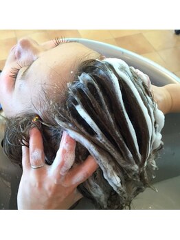 人気の炭酸スパ15分1500円～◇頭皮の環境を整え、ツヤ/ハリ/コシなどのお悩みを改善◎健やかな髪へ導きます