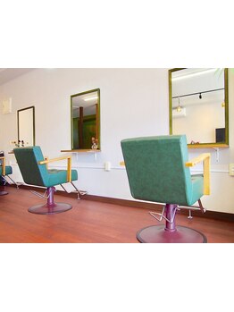 幅広い年齢層のお客様に愛されているアットホームな落ち着いた雰囲気の“地域密着型サロン”★