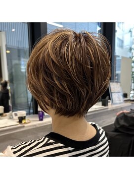 ネイロ 北千住(NeiRo) 小顔ショートボブハイライトカラー大人ショートカット白髪ぼかし