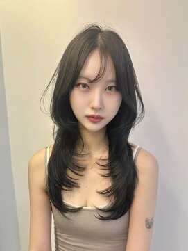 リー 四ツ橋(Lee) ハッシュカット/レイヤーカット/ブルーブラック