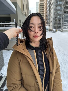 顔まわりウルフミディアムレイヤーカット札幌大通バスセンター駅