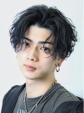 クロトヴィラ 天神大名(KUROT villa) ミディアムシャドウフェザーセンターパート