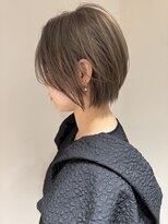 ニア(nir.) 透明感ブリーチなしカラーナチュラルショート夏仕様