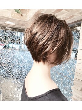 ミッシェル アフロート(michelle afloat) 10代20代30代40代50代ハンサムショートもラウンドCカーブカット