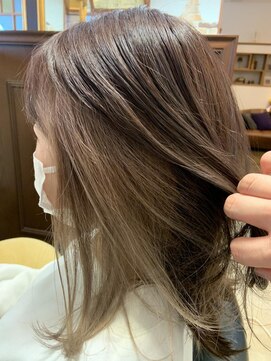 アドラーブル 女池店(adorable) 【インナーカラー】【フォギーベージュ】【10代20代30代】