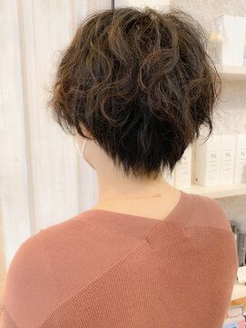 キャアリー(Caary) 福山市　パーマ人気キャアリー丸みショート、丸みショートボブ