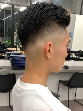 ビュー トウキョウ(VIEW TOKYO) スキンフェード×サイドパート×スパイラルパーマ