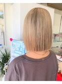 切りっぱなしボブ　ミルクティーベージュ