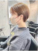 丸みのある小顔耳掛け大人ショートボブ