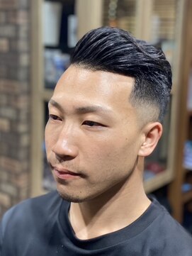 コーク(coke) fade × side part style