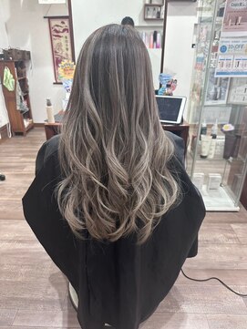 コジック ヘアアンドアイ(Cogic hair & eye) 20代30代クセ毛風パーマ透明感 ハイレイヤーシルキーベージュ