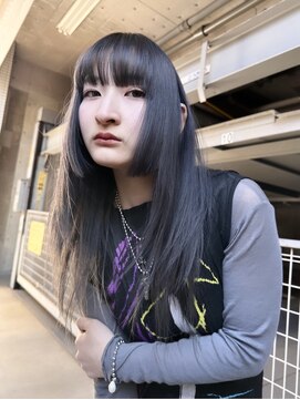 リル ラウム 原宿(LiL Raum) モードスタイル顔まわりレイヤー姫カットダークシルバー原宿