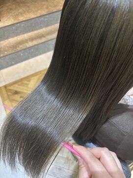 ジーナ 福岡天神(Zina) オリーブベージュ