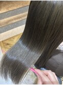 オリーブベージュ