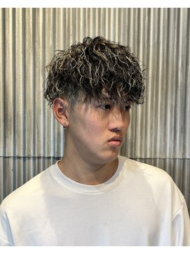 ギヴヘアインダストリー(Give hair industry) 波巻きスパイラルパーマフェードショートメンズ