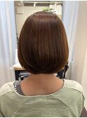 内巻きのボブスタイル