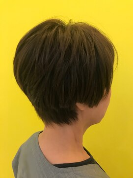 リノ 金山(Rino) デザインカラー/ショートヘア/ベリーショート/オリーブベージュ