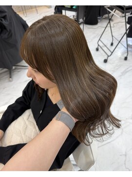 アイユー(ii+U) オリーブグレージュ　透明感艶カラー