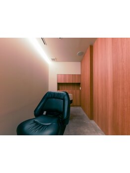 ホテルのようなあなただけの個室空間で、特別なカラー&スパ体験を。