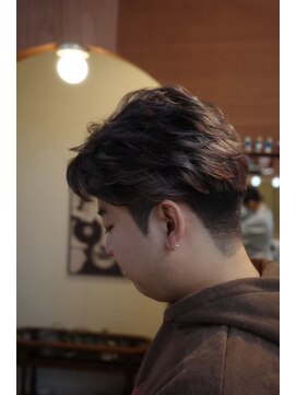エディ(Edy) メンズフェザーパーマ刈り上げブラウンカラー韓国ヘア眉毛カット