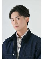 kaming&nbsp;色気漂う大人ヘア。毛流れで魅せるニュアンスサイドパート