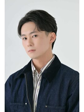 kaming 色気漂う大人ヘア。毛流れで魅せるニュアンスサイドパート