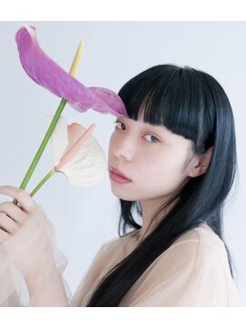 ココ 鷹匠(COCO) しなやかな黒髪ロングヘア