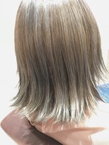 シンクタンク(THINK TANK)&nbsp;外ハネ ボブ／ハイライトバレイヤージュシ シルバーアッシュ