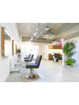 【女性stylist在籍】癒しのプライベート空間/細やかなサービス/高技術で高リピートを誇るFRAMES♪