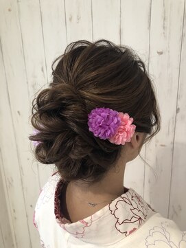 ルナクレセント (Luna crescent) きれいめアップヘア