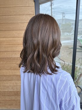 シアン(CyAN) ブラウンベージュ