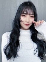 暗髪ロング×姫カット！ゆるふわカールで気品と甘さを両立◎