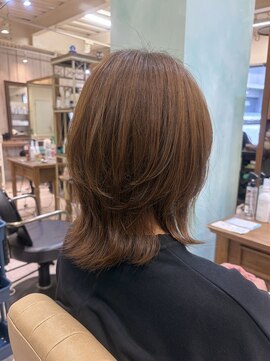 コトナ 越谷店 30代40代50代ひし形レイヤーミディアムウルフ×オリーブベージュ