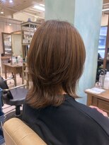コトナ 越谷店 30代40代50代ひし形レイヤーミディアムウルフ×オリーブベージュ