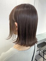 ボンドストーリーホワイト(BondStory White)&nbsp;外ハネ切りっぱなしボブ