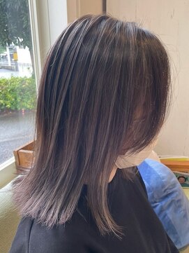 シェリー(Cherie) バレイヤージュ×イルミナカラー 若干シルバー寄りのベージュ
