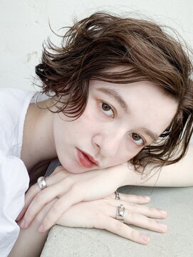 アイティー バイ アルバム 浦和店(IT by ALBUM) くせ毛巻きボブ_オリーブカラーハイライトカラー_27647