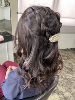 ストレートパーマ専門店 ビタミナポストマン 編み込みハーフアップ