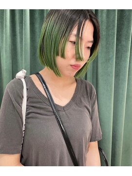 ヘン(hen) デザインカラーステップカットボブ