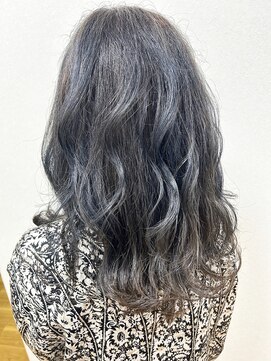 ララ(LALA) アッシュグレー/ハイライトカラー/ケアブリーチ/透明感