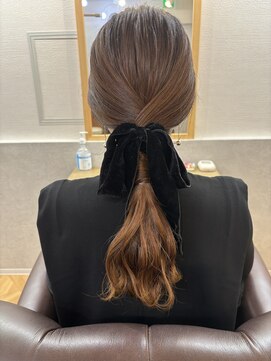 インビテーション(invitation) ポニーテールアレンジ