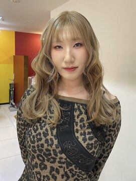 ノラキチジョウジ(NORA KICHIJOJI) ハイトーンカラーロングフェイスレイヤーカット耳かけ