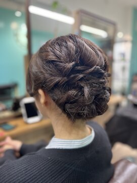 ヘアジーナ(Hair Jina) 大人かわいいシニョン♪