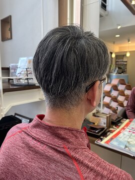 コアフィールフィス(COIFFURE fils) 《見附　今町》メンズ　シルバーヘア　刈り上げ