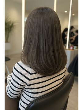 オリーブベージュ