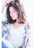鎖骨を綺麗に見せてくれる！ふわふわパーマ