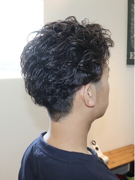 ウィスカーヘアー(whisker hair) ハードパーマ